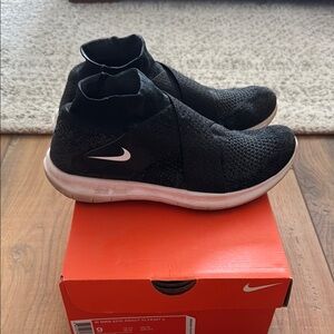 Nike Women's Black Flyknit Athletic Shoes